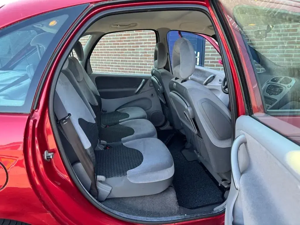 Gebraucht Citroën Xsara Picasso 107 PS (78 kW) 2010 Rot Van / Kleinbus