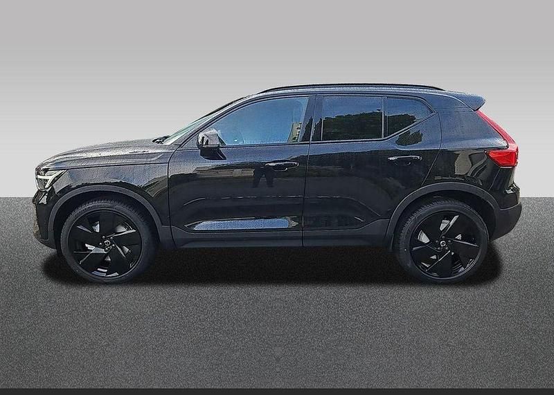 Neu Volvo XC40 Plus 163 PS (119 kW) 2025 Schwarz SUV