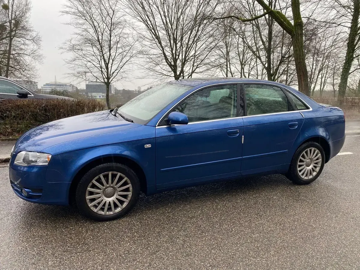 Gebraucht Audi A4 131 PS (96 kW) 2005 Blau Limousine