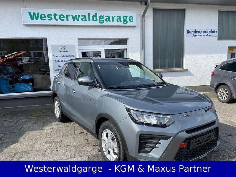 Platinum gray metallic Gebraucht 2024 Ssangyong (KGM) Tivoli Quartz SUV | 25.450 € - Bild 1/4