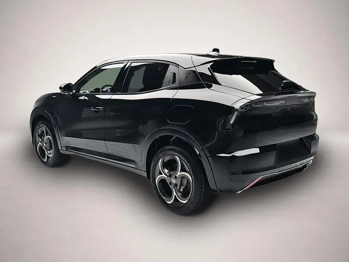 Neu Alfa Romeo Junior 136 PS (100 kW) 2026 Manufacturer SUV
