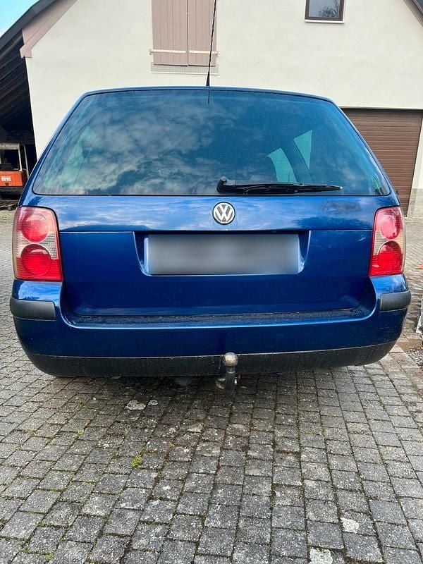 Usata VW Passat 131 CV (96 kW) 2003 Blu Station wagon