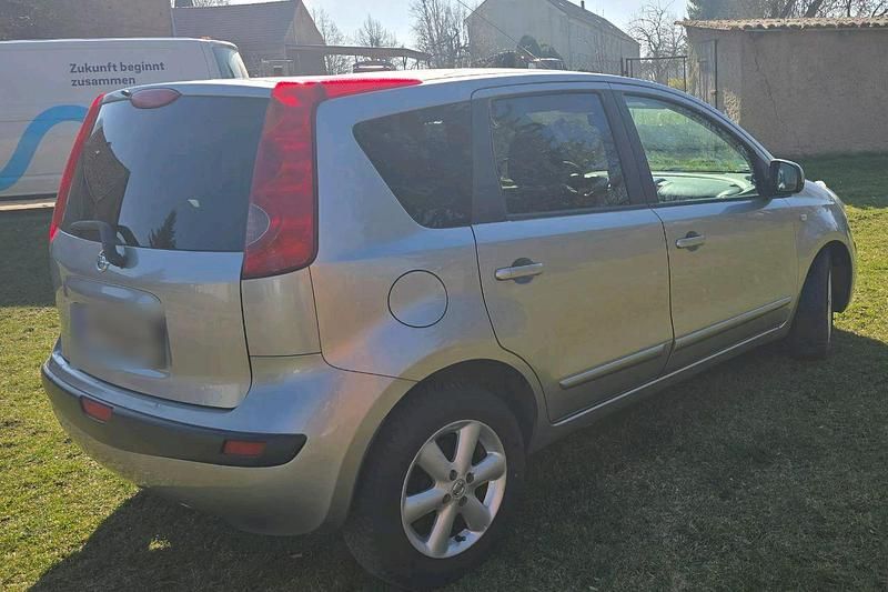 Gebraucht Nissan Note 88 PS (64 kW) 2006 Silber Kleinwagen