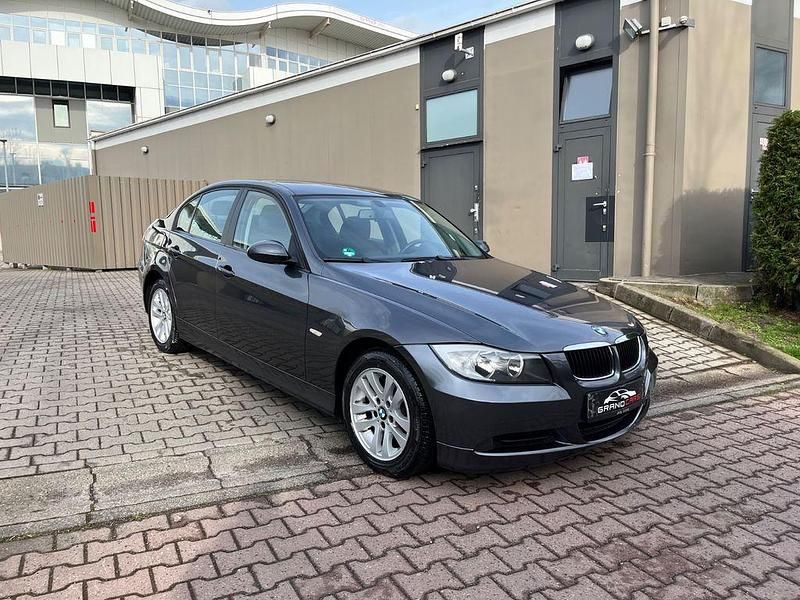 Gebraucht BMW 318 130 PS (95 kW) 2007 Grau Limousine