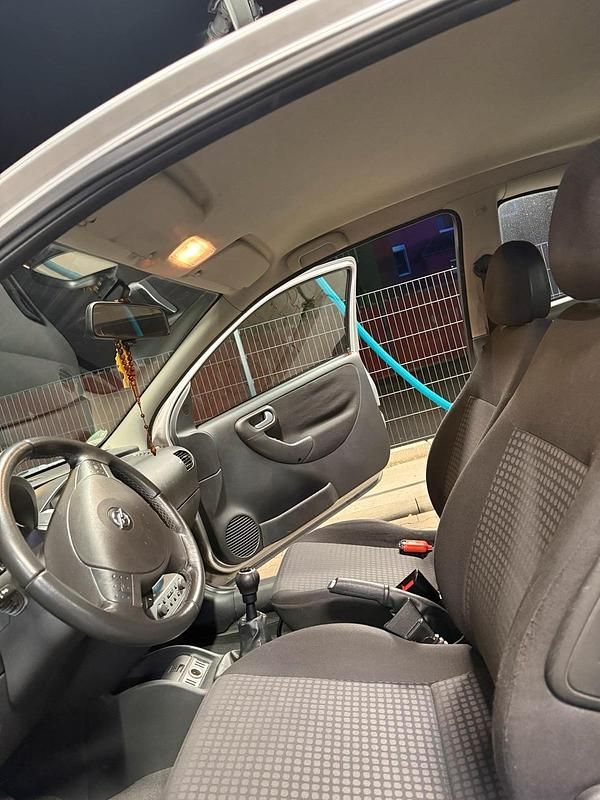 Gebraucht Opel Corsa 62 PS (45 kW) 2004 Silber Kleinwagen