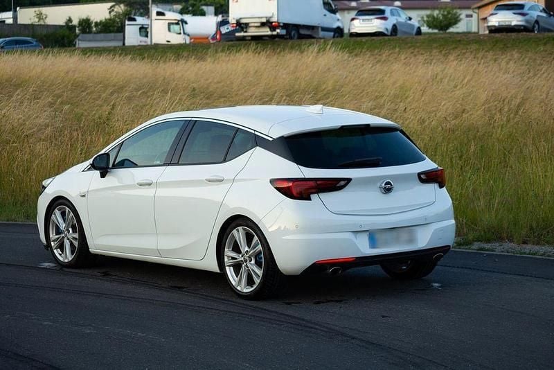 Usata Opel Astra 200 CV (147 kW) 2017 Bianco Berlina