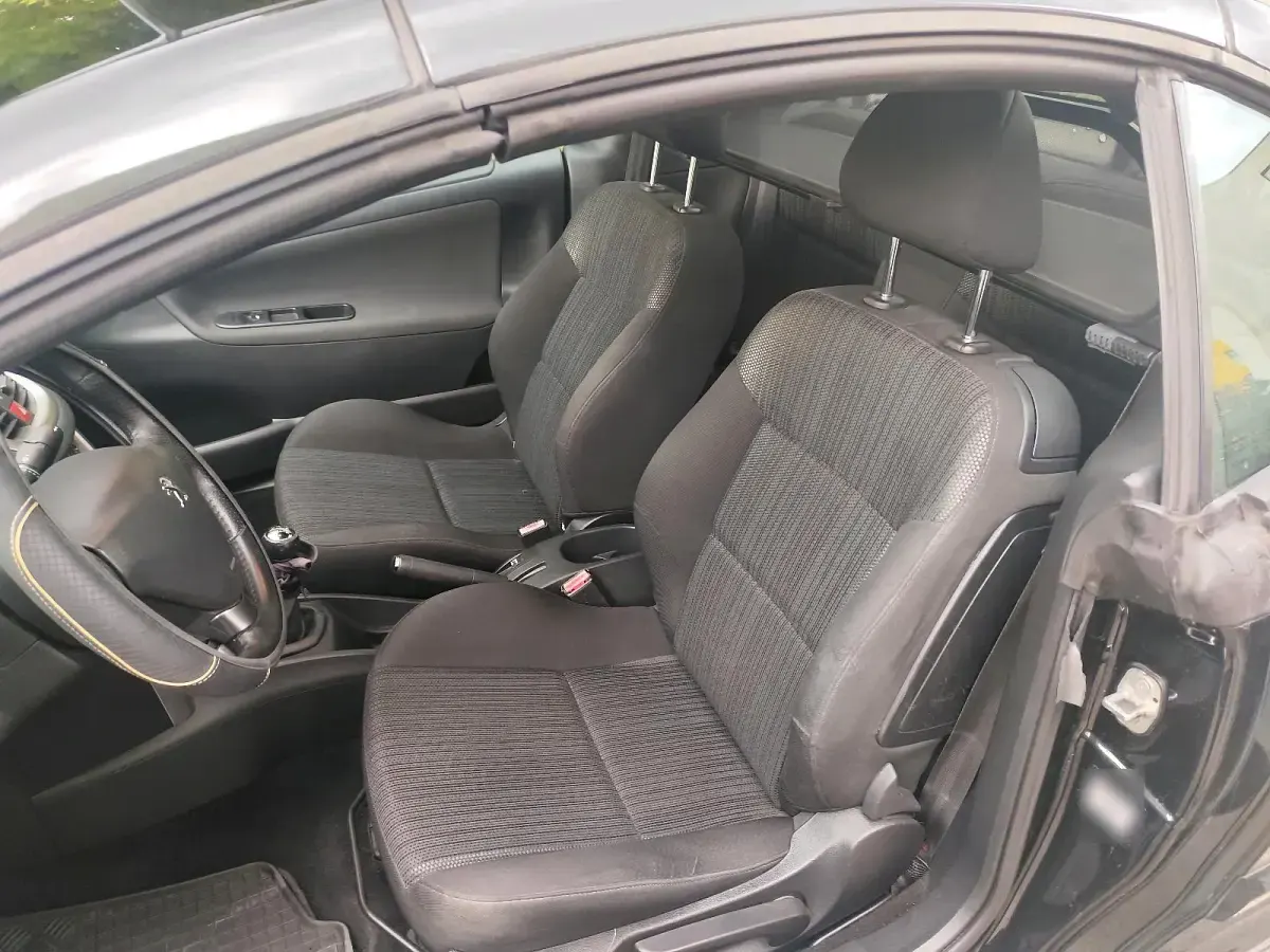 Gebraucht Peugeot 207 CC 120 PS (88 kW) 2012 Schwarz Cabrio
