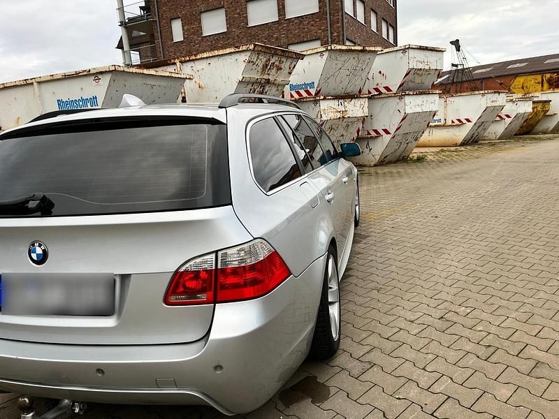 Gebraucht BMW 525 177 PS (130 kW) 2005 Silber Kombi