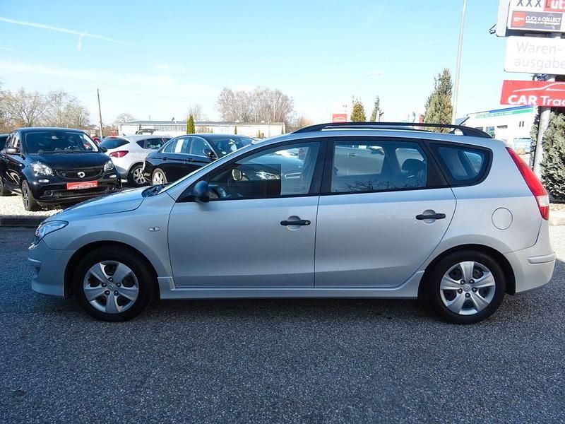 Gebraucht Hyundai i30 Edition 109 PS (80 kW) 2011 Silber Kombi