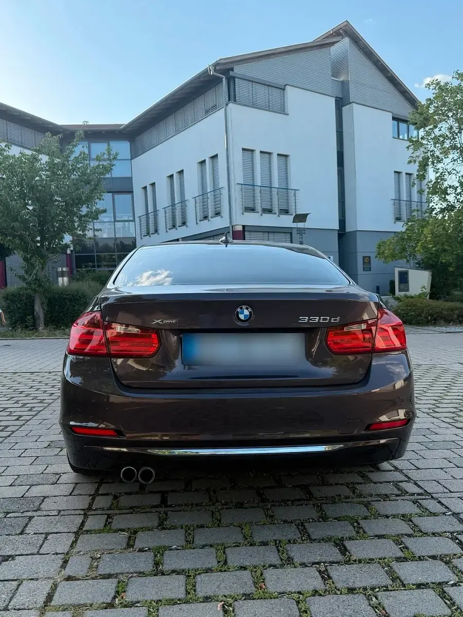 Gebraucht BMW 330 258 PS (189 kW) 2013 Braun Limousine