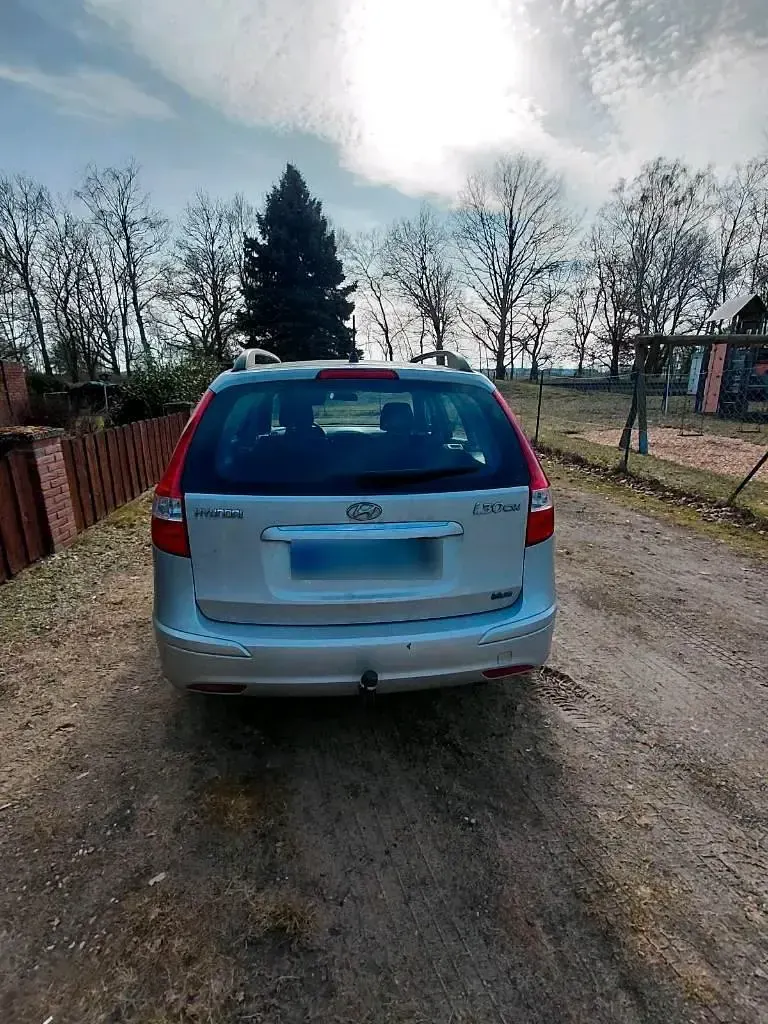 Gebraucht Hyundai i30 105 PS (77 kW) 2011 Silber Kombi