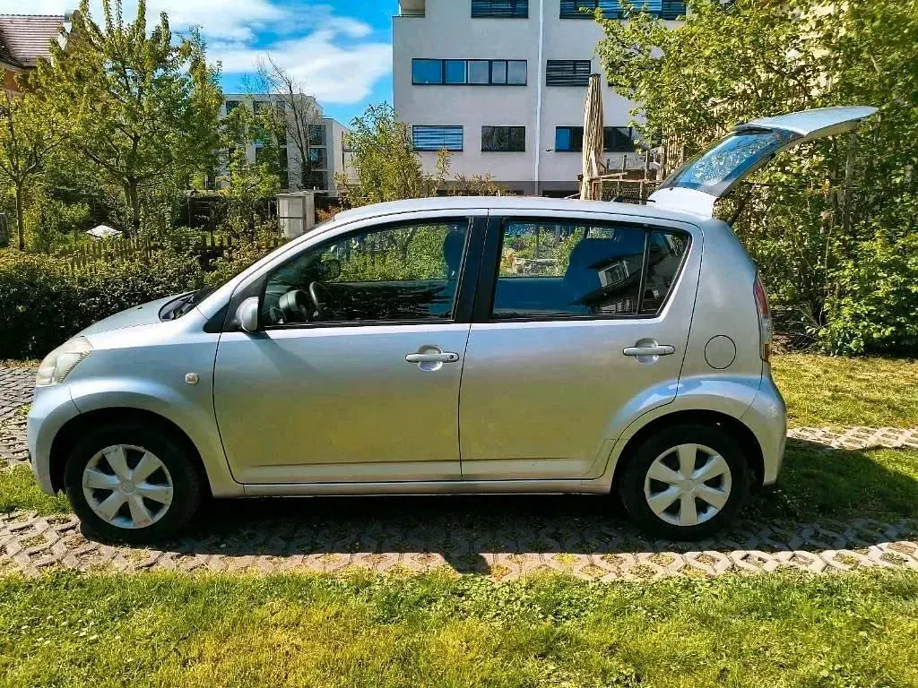 Gebraucht Daihatsu Sirion 70 PS (51 kW) 2007 Grau Kleinwagen