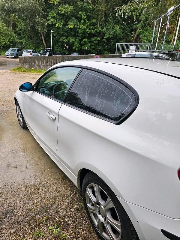 Weiß Gebraucht 2008 BMW 118 Coupé Coupé | 1.700 € - Bild 1/4