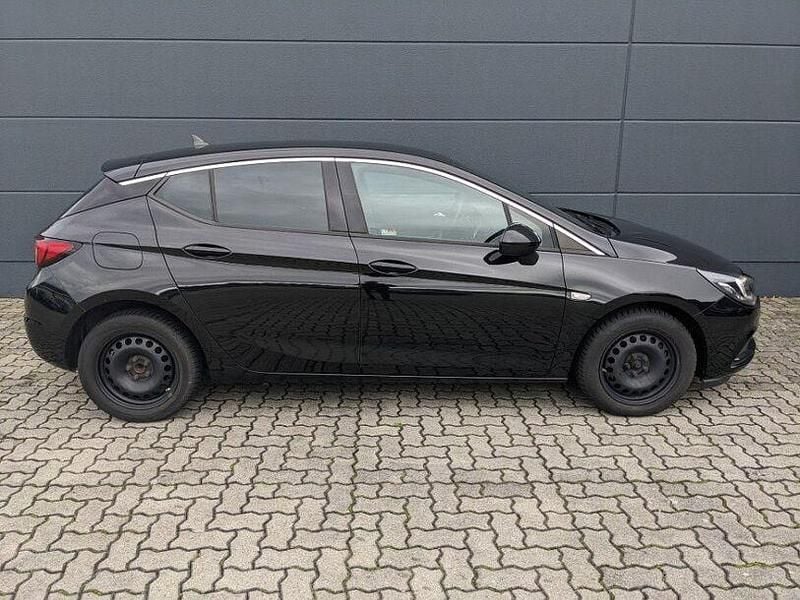 Gebraucht Opel Astra Dynamic 136 PS (100 kW) 2018 Onyx schwarz metallic (metallic) Limousine