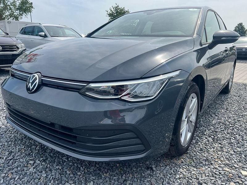 Grau Gebraucht 2021 VW Golf VIII Life Kleinwagen | 16.900 € (Superpreis) - Bild 1/4