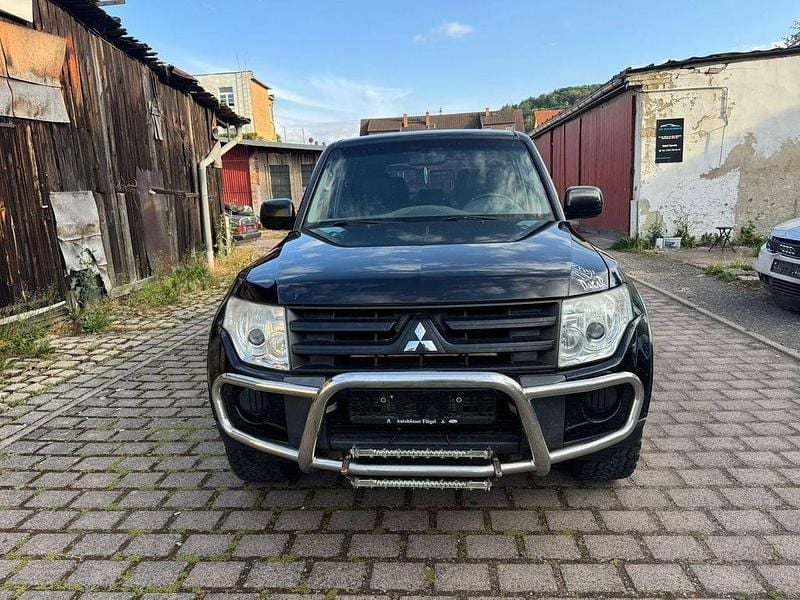 Schwarz Gebraucht 2009 Mitsubishi Pajero Invite SUV | 6.900 € (Guter Preis) - Bild 1/4