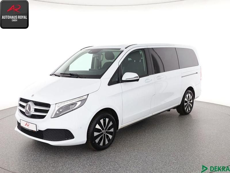 Weiß Gebraucht 2022 Mercedes V220 Van / Kleinbus | 45.880 € (Fairer Preis) - Bild 1/4