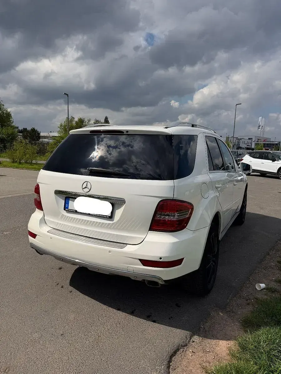 Gebraucht Mercedes ML350 231 PS (169 kW) 2010 Weiß SUV
