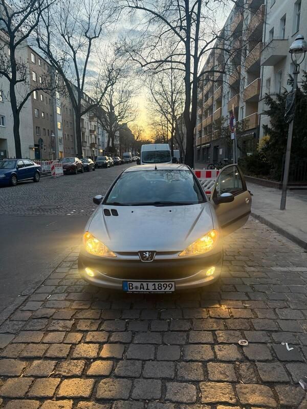 Silber Gebraucht 2004 Peugeot 206 Coupé | 2.200 € (Etwas zu teuer) - Bild 1/4