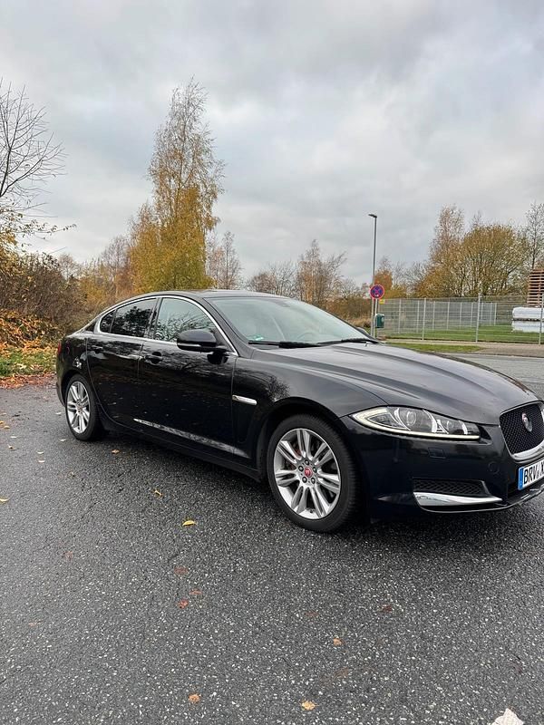 Schwarz Gebraucht 2013 Jaguar XF S Limousine | 9.850 € (Fairer Preis) - Bild 1/4