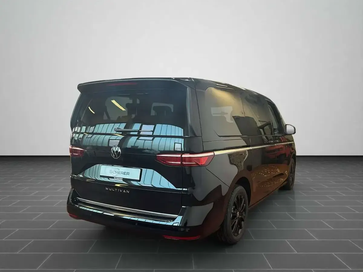 Gebraucht VW Multivan Style 179 PS (131 kW) 2026 Deep black perleffekt Van / Kleinbus