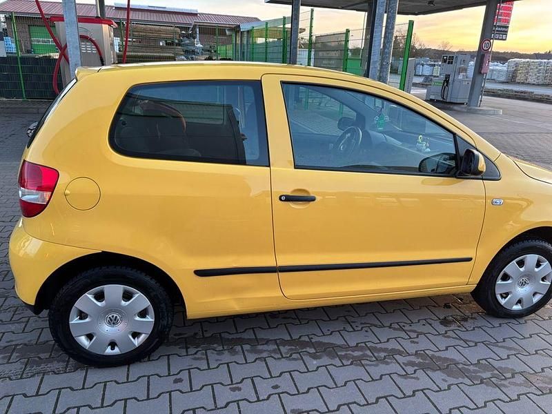 Second-hand VW Fox 54 CP (39 kW) 2005 Galben Hatchback