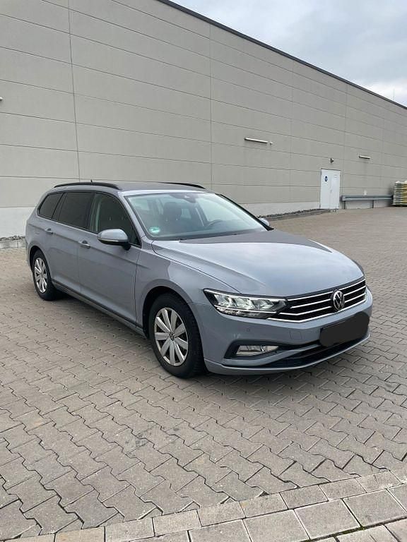 Grau Gebraucht 2022 VW Passat Limousine | 17.890 € (Guter Preis) - Bild 1/4