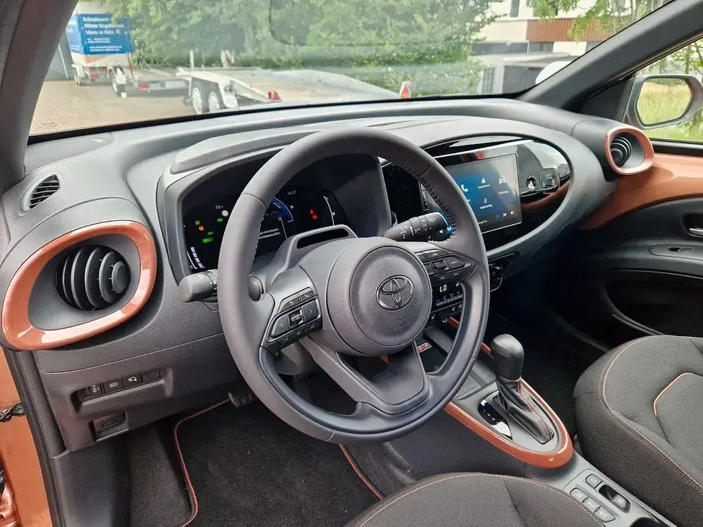 Neu Toyota Aygo X 116 PS (85 kW) 2026 Schwarz SUV
