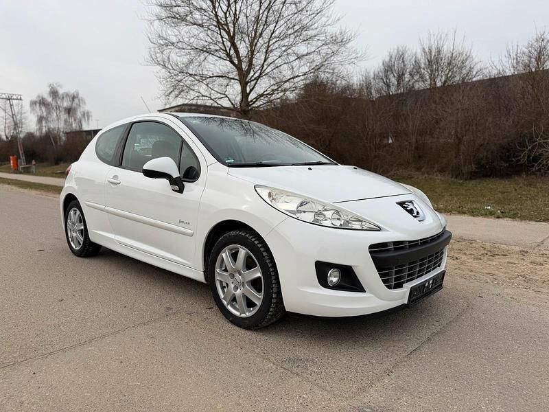 Gebraucht Peugeot 207 90 PS (66 kW) 2012 Weiß Kleinwagen