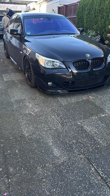 Schwarz Gebraucht 2004 BMW 545 M Sport Limousine | 8.500 € (Fairer Preis) - Bild 1/4