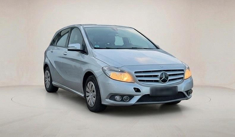 Gebraucht Mercedes B180 122 PS (89 kW) 2013 Grau Van / Kleinbus