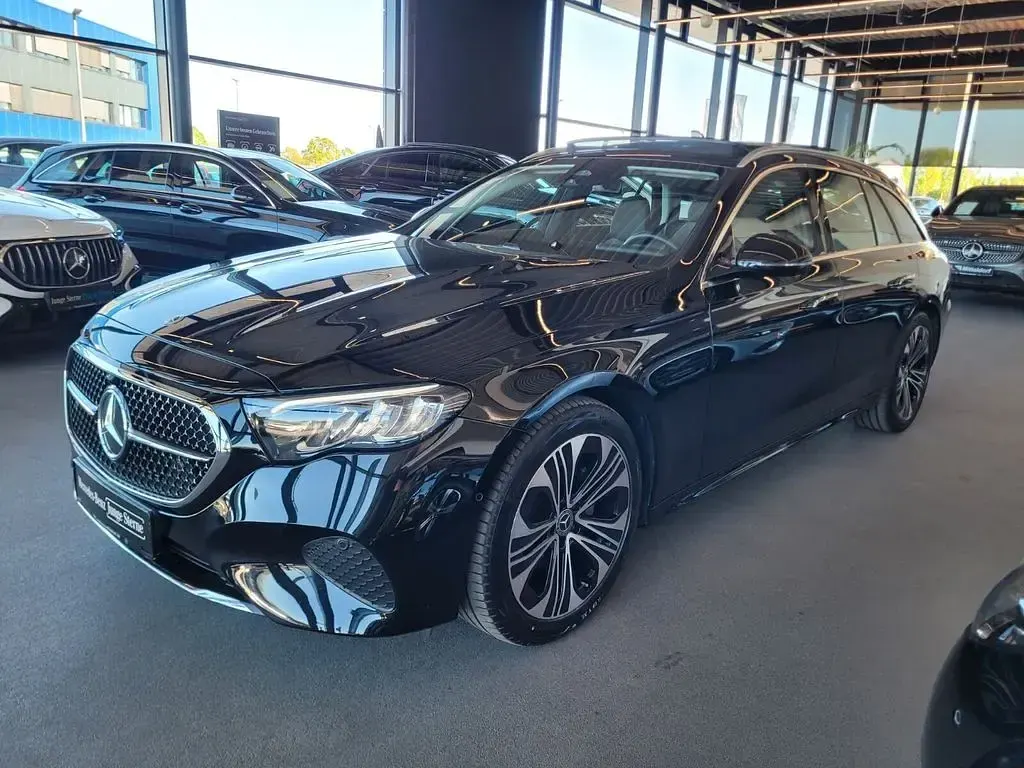 Używany Mercedes E200 Advanced 204 KM (150 kW) 2025 Czarny Sedan/Limuzyna