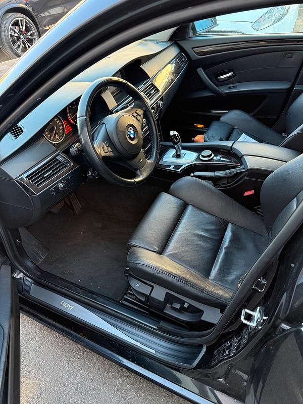 Gebraucht BMW 525 197 PS (144 kW) 2008 Schwarz Kombi