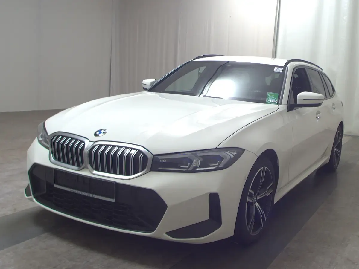Gebraucht BMW 320 M Sport 190 PS (139 kW) 2023 Weiss Kombi