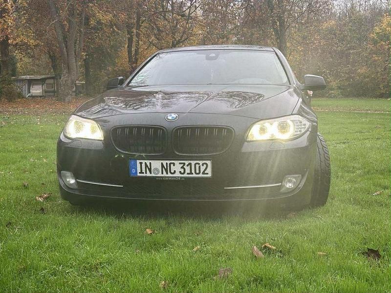 Schwarz Gebraucht 2012 BMW 530 Limousine | 13.000 € (Fairer Preis) - Bild 1/4