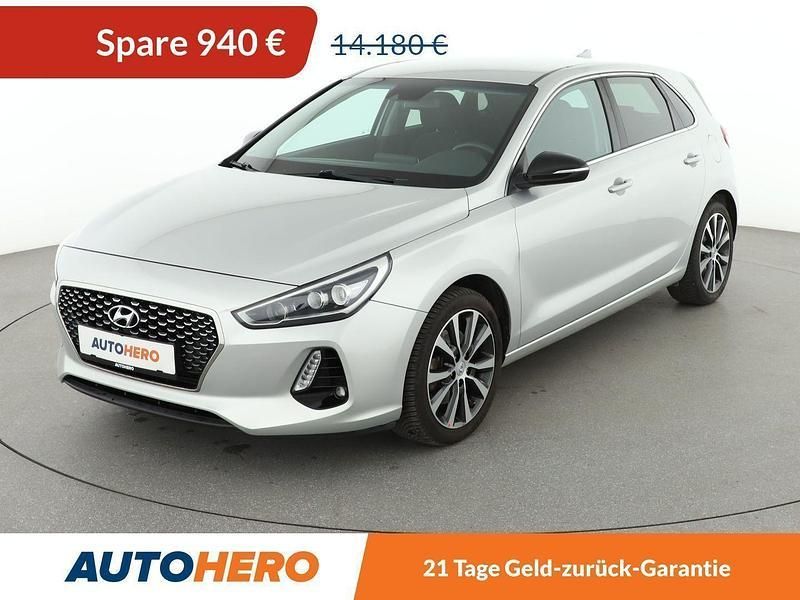 Silber Gebraucht 2017 Hyundai i30 Intro Edition Limousine | 12.890 € (Guter Preis) - Bild 1/3