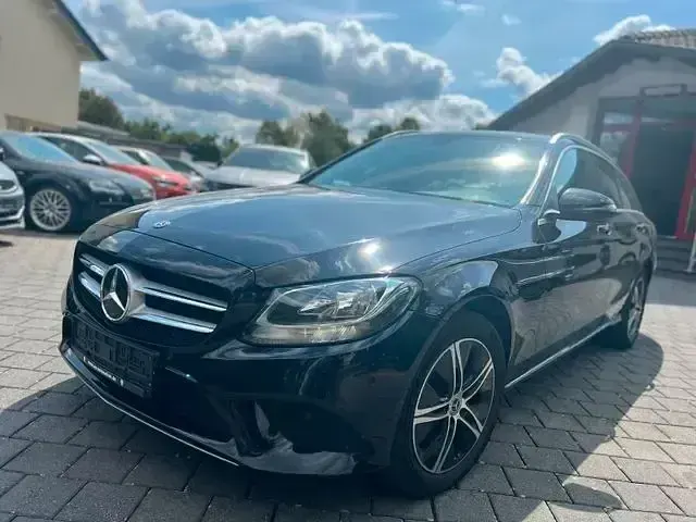 Gebraucht Mercedes C200 Avantgarde 160 PS (117 kW) 2020 Schwarz Limousine