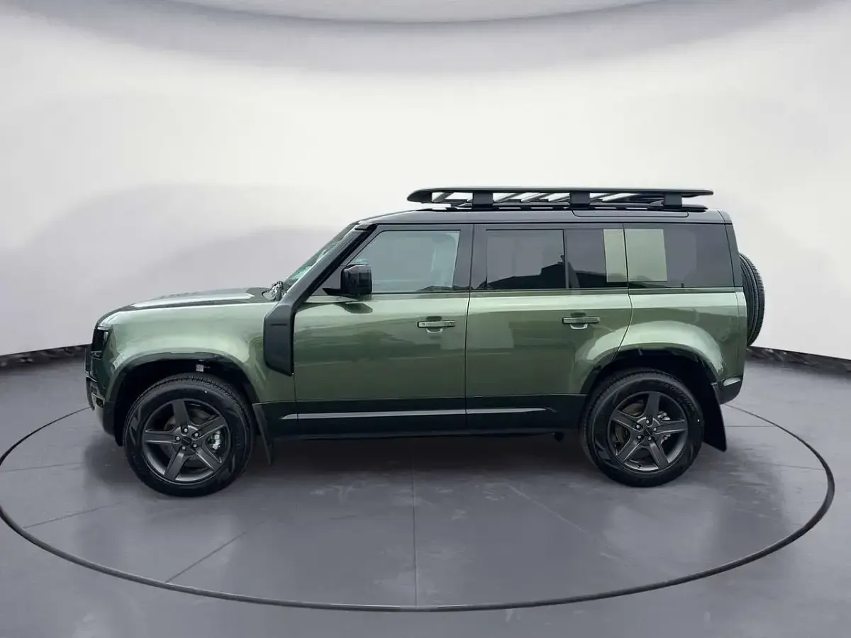 Neu Land Rover Defender SE Dynamic 200 PS (147 kW) 2026 Woolstone green SUV