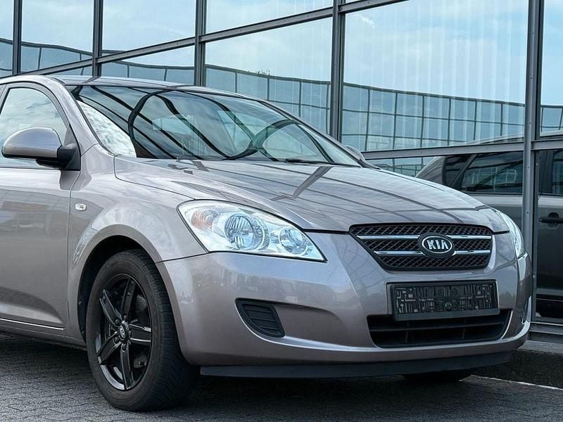 Gebraucht Kia Ceed 122 PS (89 kW) 2008 Beige Kleinwagen