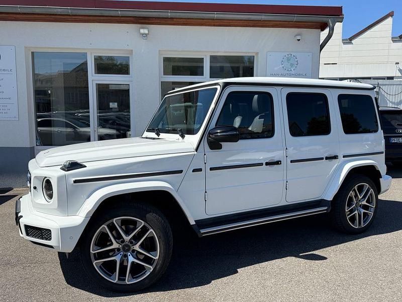 Weiß Gebraucht 2020 Mercedes G350 AMG line SUV | 119.850 € - Bild 1/4