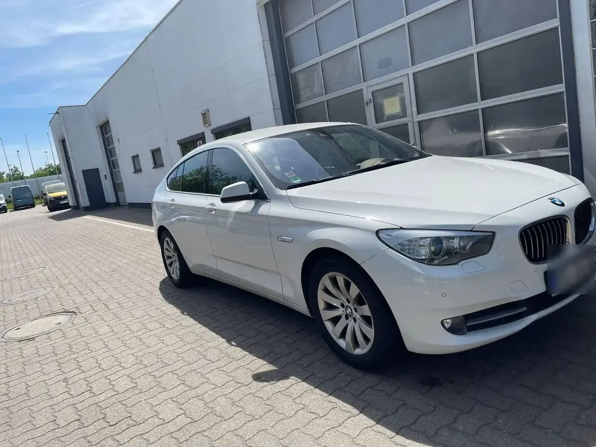 Gebraucht BMW 530 258 PS (189 kW) 2012 Weiß Limousine