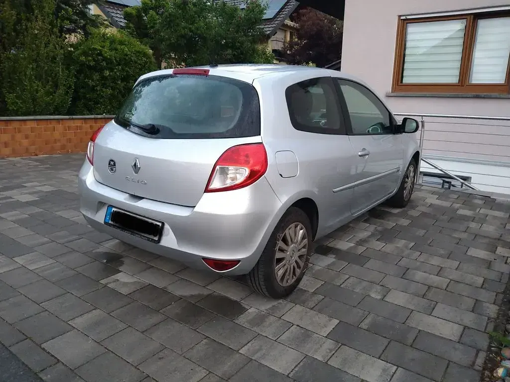 Gebraucht Renault Clio II Expression 75 PS (55 kW) 2011 Grau Limousine