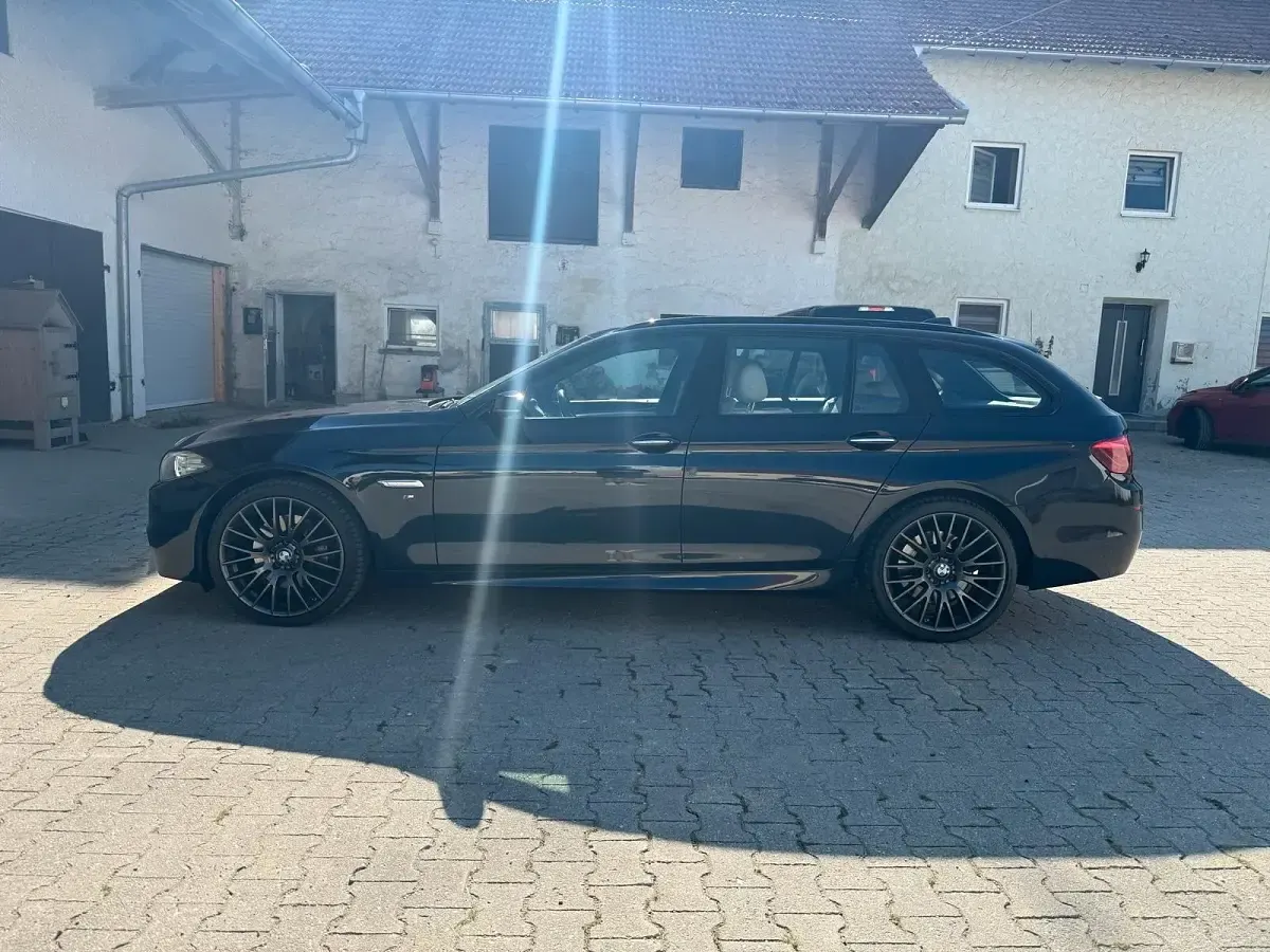 Gebraucht BMW 530 M Sport 258 PS (189 kW) 2015 Schwarz Kombi