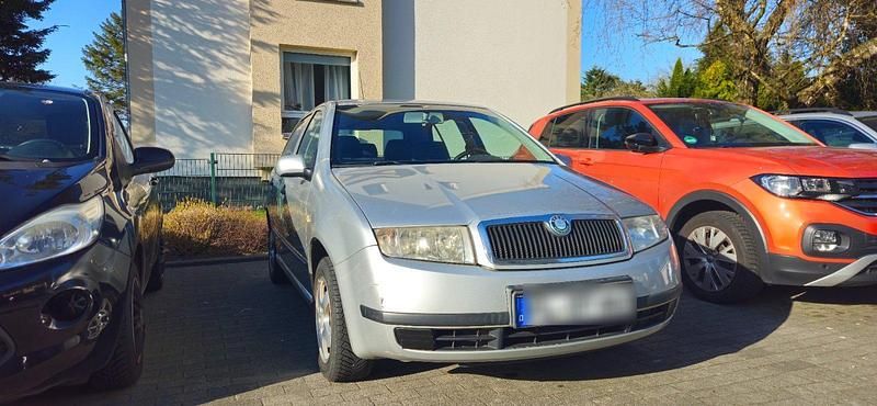 Silber Gebraucht 2004 Skoda Fabia Kleinwagen | 1.800 € (Etwas zu teuer) - Bild 1/4