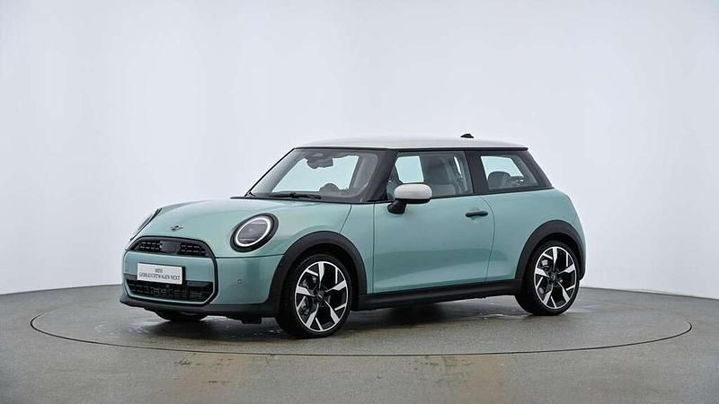 Second-hand Mini Cooper Classic 156 CP (114 kW) 2024 Verde Hatchback