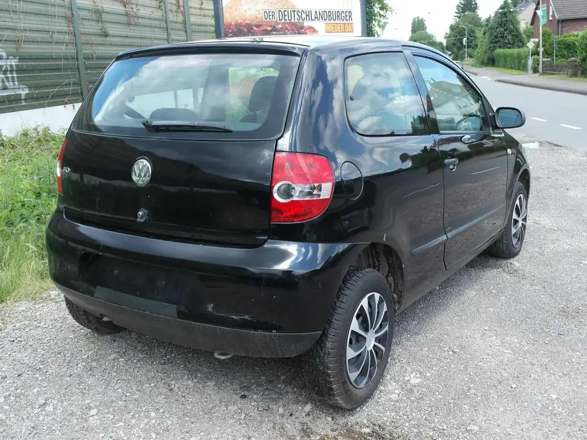 Gebraucht VW Fox 54 PS (39 kW) 2005 Schwarz Kleinwagen