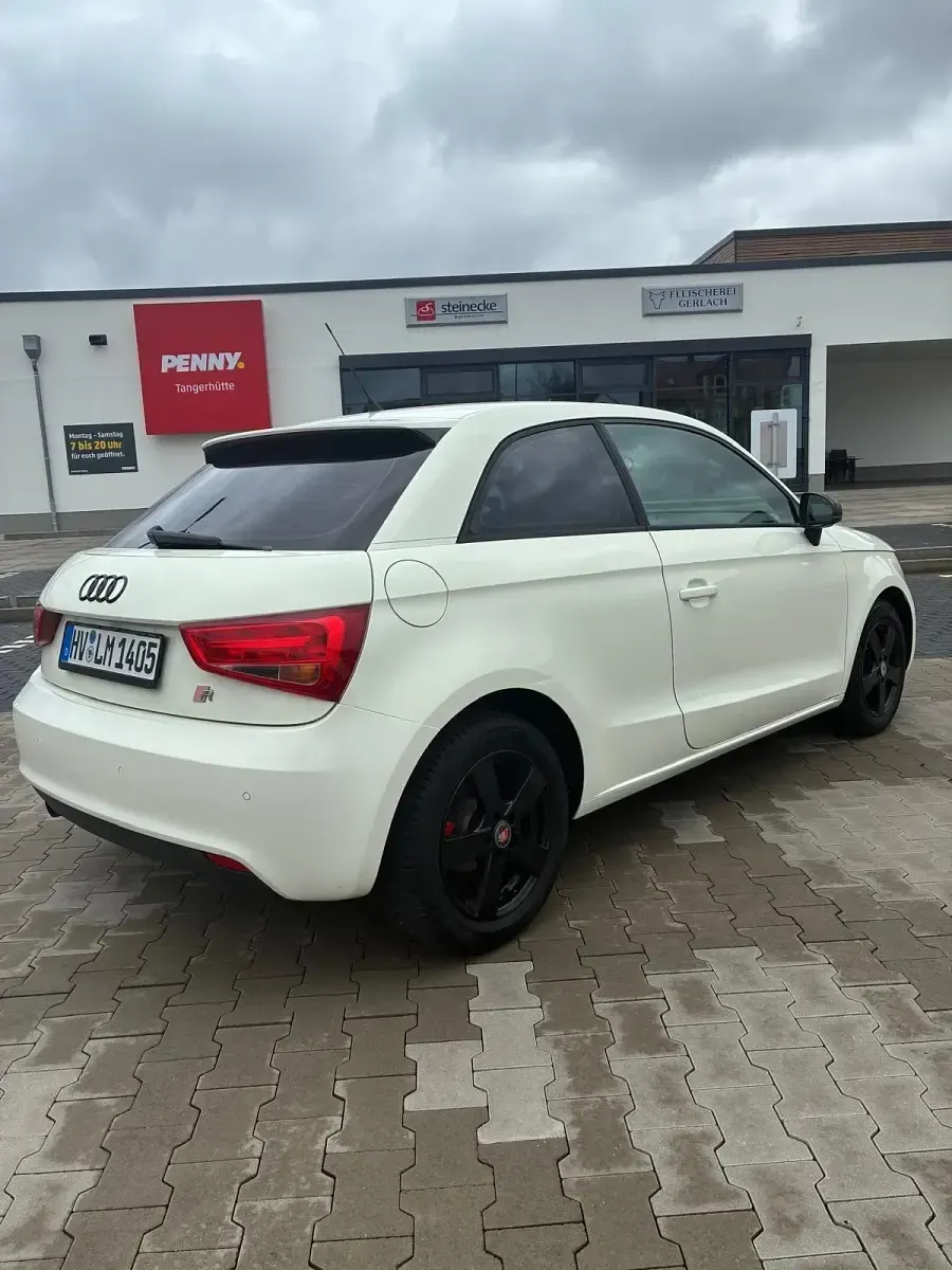 Gebraucht Audi A1 86 PS (63 kW) 2011 Weiß Kleinwagen