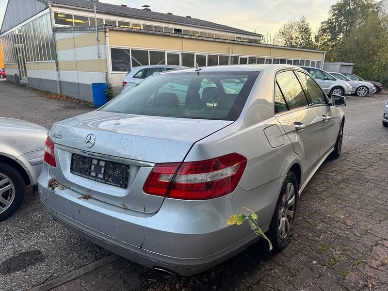 Gebraucht Mercedes E350 231 PS (169 kW) 2009 Silber Limousine
