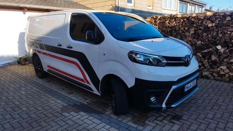 Weiß Gebraucht 2022 Toyota Proace Van | 29.500 € (Etwas zu teuer) - Bild 1/4