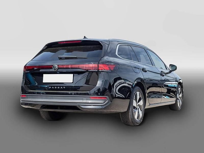 Usata VW Passat 150 CV (110 kW) 2025 Nero Station wagon